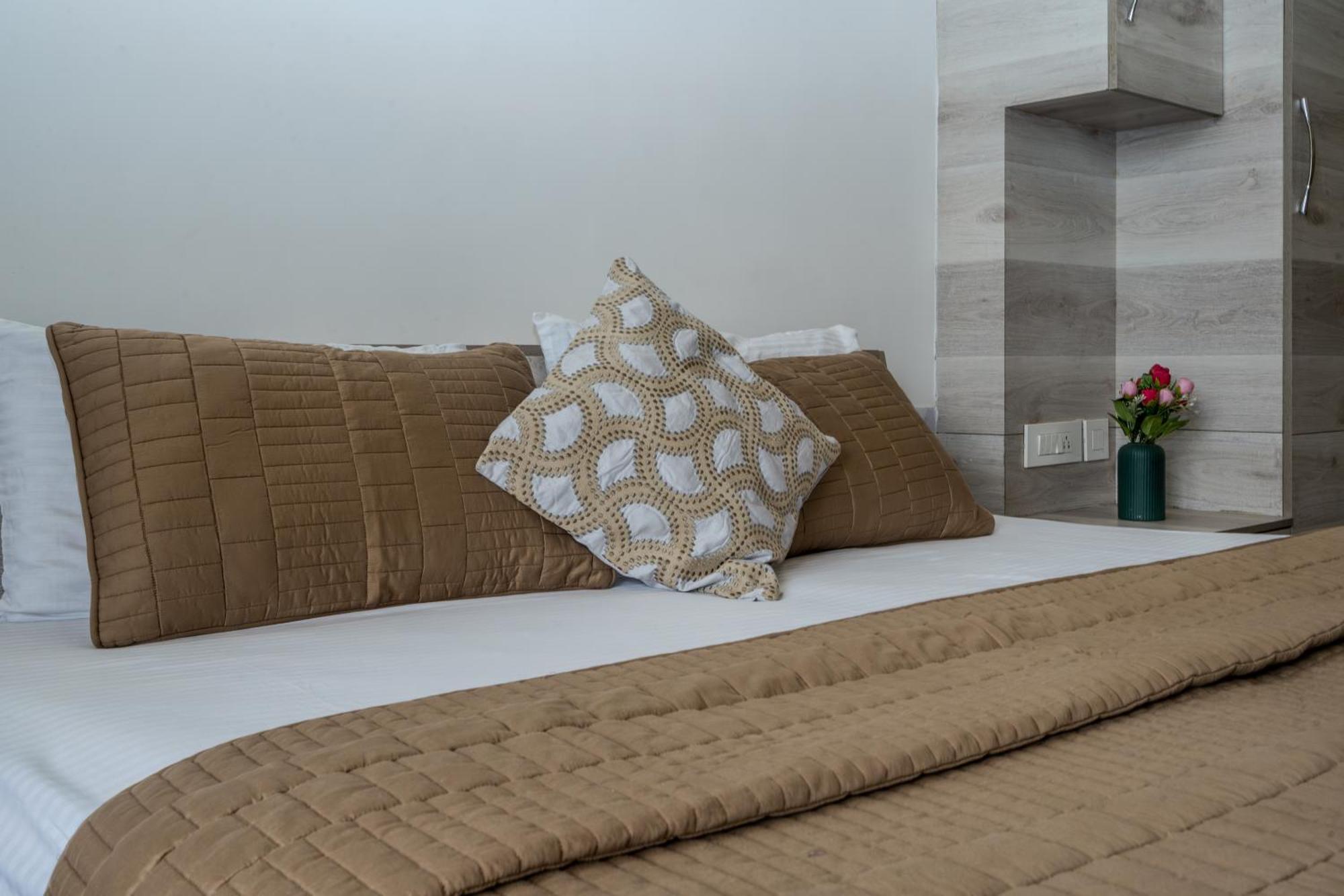 Stay Studio Hotel & Residences غورغاون المظهر الخارجي الصورة