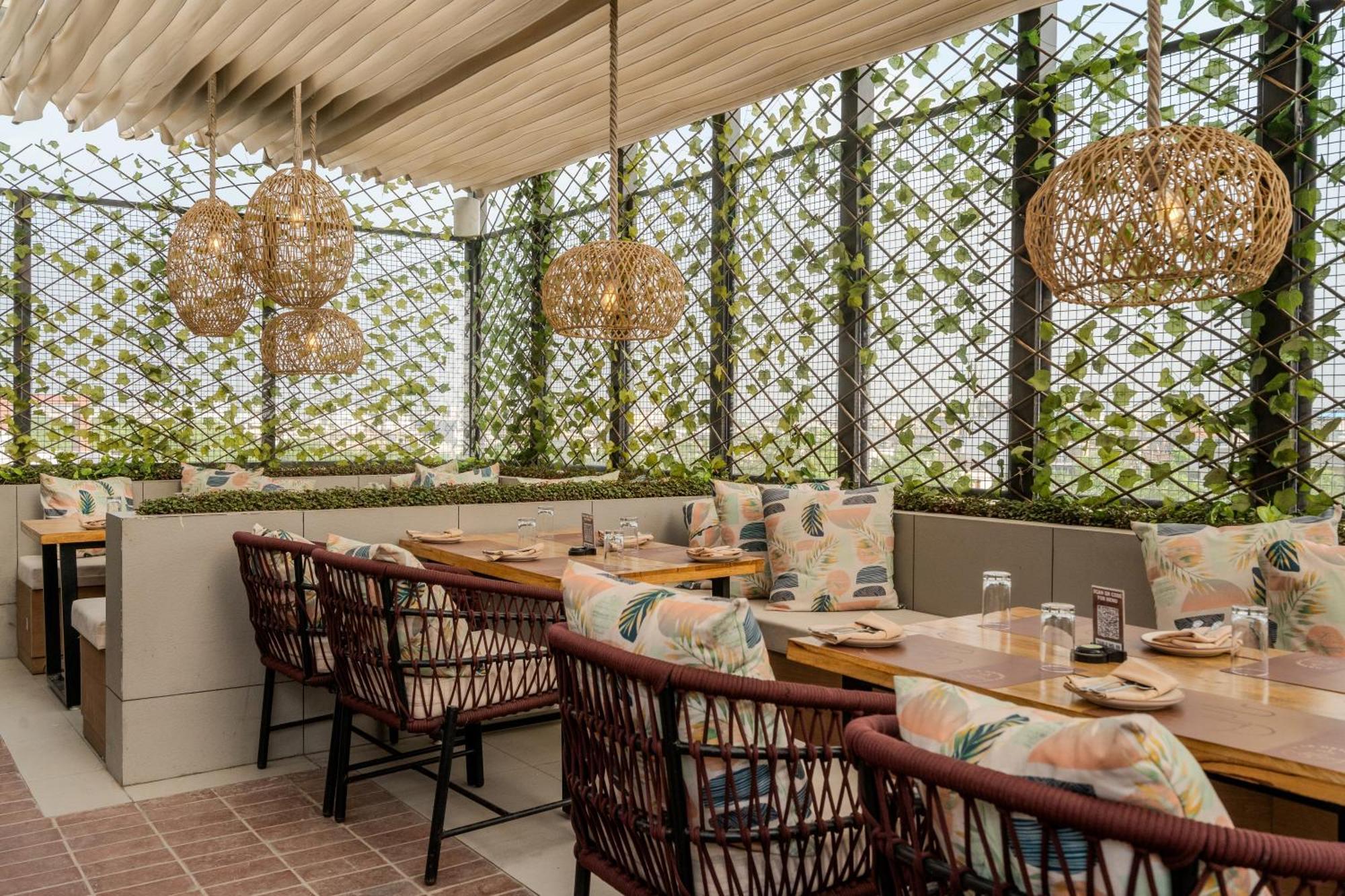 Stay Studio Hotel & Residences غورغاون المظهر الخارجي الصورة